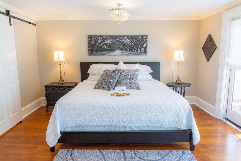 Full Size Guest Room interior